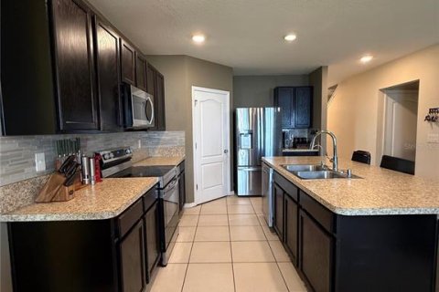 Villa ou maison à vendre à Kissimmee, Floride: 5 chambres, 260.78 m2 № 2284750 - photo 3