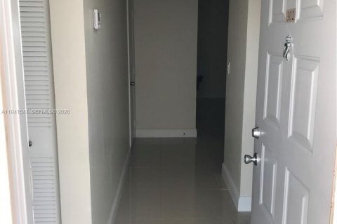 Снять в аренду кондоминиум в Плантация, Флорида 1 спальня, 70.98м2, № 2005894 - фото 3