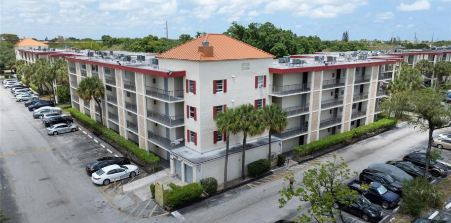 Condominio en Lauderdale Lakes, Florida, 1 dormitorio № 1231445
