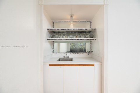 Condo in Coconut Creek, Florida, 2 bedrooms  № 1954234 - photo 7