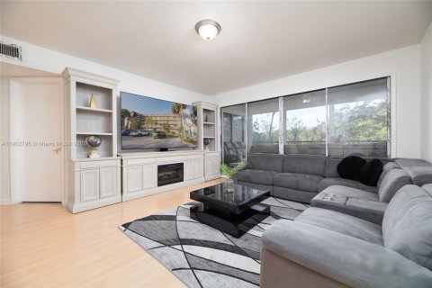 Condo in Coconut Creek, Florida, 2 bedrooms  № 1954234 - photo 1