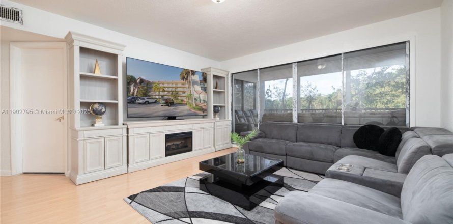 Condo in Coconut Creek, Florida, 2 bedrooms  № 1954234