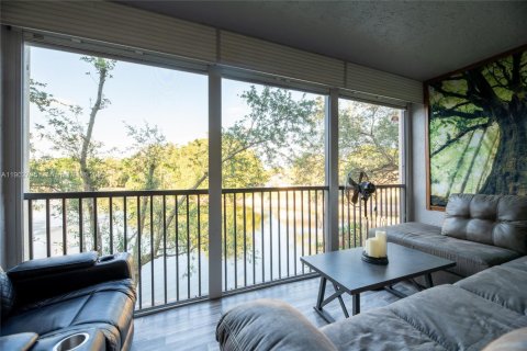 Condo in Coconut Creek, Florida, 2 bedrooms  № 1954234 - photo 13