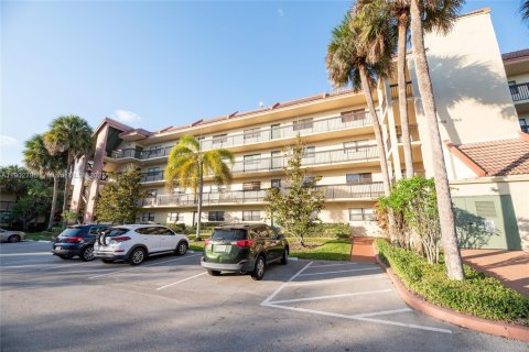Condo in Coconut Creek, Florida, 2 bedrooms  № 1954234 - photo 15