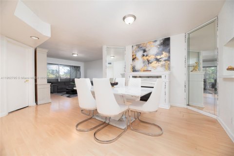 Condo in Coconut Creek, Florida, 2 bedrooms  № 1954234 - photo 6