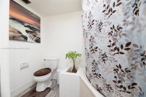 Condo in Coconut Creek, Florida, 2 bedrooms  № 1954234 - photo 10