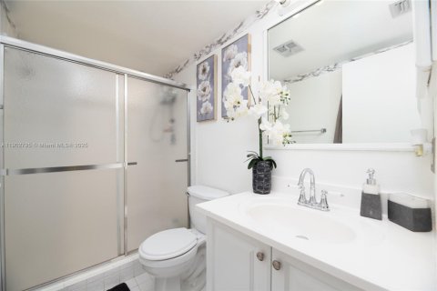 Condo in Coconut Creek, Florida, 2 bedrooms  № 1954234 - photo 12