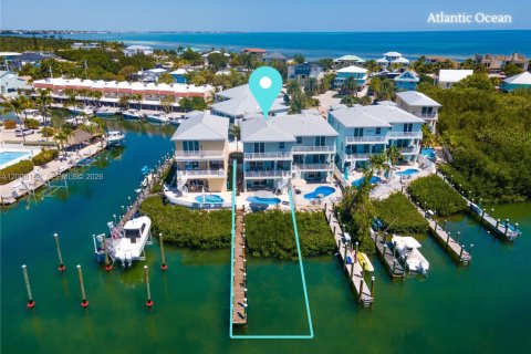 House in Marathon, Florida 5 bedrooms, 265.7 sq.m. № 2074019 - photo 6