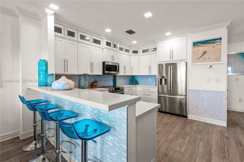 House in Marathon, Florida 5 bedrooms, 265.7 sq.m. № 2074019 - photo 21