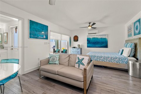 House in Marathon, Florida 5 bedrooms, 265.7 sq.m. № 2074019 - photo 15