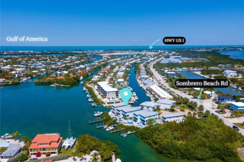 House in Marathon, Florida 5 bedrooms, 265.7 sq.m. № 2074019 - photo 9