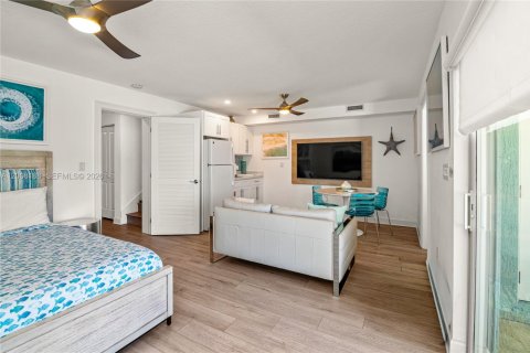 House in Marathon, Florida 5 bedrooms, 265.7 sq.m. № 2074019 - photo 18