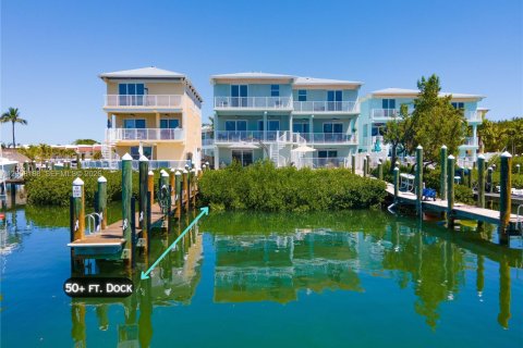 House in Marathon, Florida 5 bedrooms, 265.7 sq.m. № 2074019 - photo 10