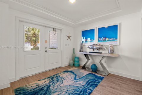 House in Marathon, Florida 5 bedrooms, 265.7 sq.m. № 2074019 - photo 11