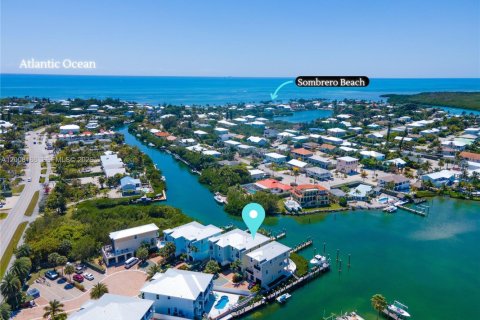 House in Marathon, Florida 5 bedrooms, 265.7 sq.m. № 2074019 - photo 7