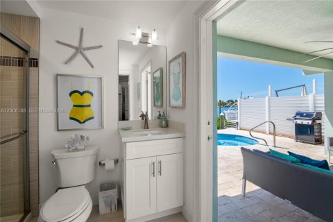 House in Marathon, Florida 5 bedrooms, 265.7 sq.m. № 2074019 - photo 20