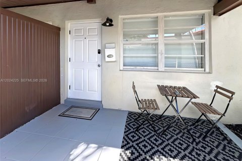 Casa en alquiler en Miami, Florida, 2 dormitorios, 128.02 m2 № 2077368 - foto 9