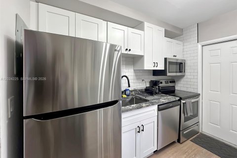 Casa en alquiler en Miami, Florida, 2 dormitorios, 128.02 m2 № 2077368 - foto 6