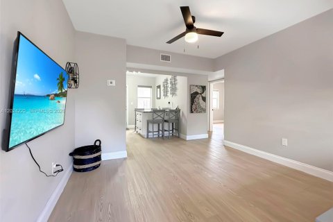 Casa en alquiler en Miami, Florida, 2 dormitorios, 128.02 m2 № 2077368 - foto 8