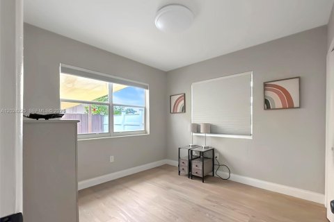 Casa en alquiler en Miami, Florida, 2 dormitorios, 128.02 m2 № 2077368 - foto 4