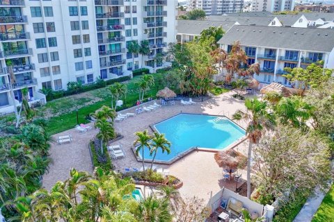 Condominio en venta en Clearwater, Florida, 2 dormitorios, 115.2 m2 № 1590473 - foto 2