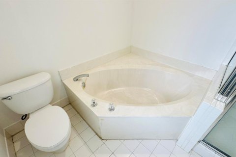Villa ou maison à vendre à Tamarac, Floride: 4 chambres, 204.01 m2 № 2084207 - photo 11