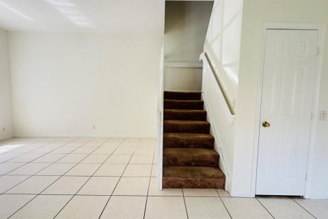 Villa ou maison à vendre à Tamarac, Floride: 4 chambres, 204.01 m2 № 2084207 - photo 5
