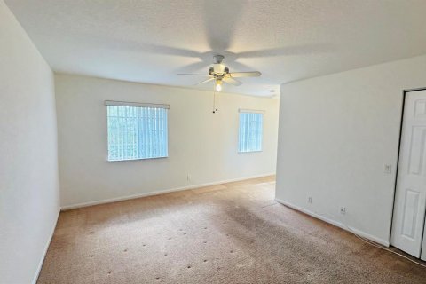 Villa ou maison à vendre à Tamarac, Floride: 4 chambres, 204.01 m2 № 2084207 - photo 8