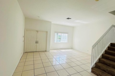 Villa ou maison à vendre à Tamarac, Floride: 4 chambres, 204.01 m2 № 2084207 - photo 3