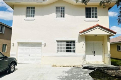 Villa ou maison à vendre à Tamarac, Floride: 4 chambres, 204.01 m2 № 2084207 - photo 2