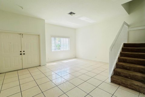 Villa ou maison à vendre à Tamarac, Floride: 4 chambres, 204.01 m2 № 2084207 - photo 4