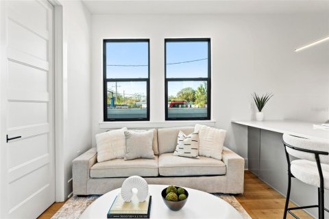House in Tampa, Florida 2 bedrooms, 96.62 sq.m. № 1902331 - photo 8
