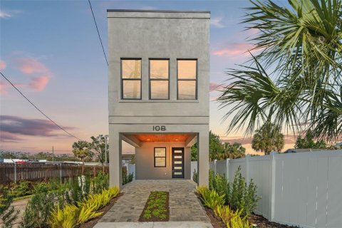House in Tampa, Florida 2 bedrooms, 96.62 sq.m. № 1902331 - photo 1