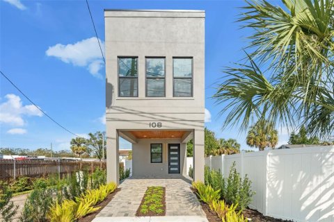 House in Tampa, Florida 2 bedrooms, 96.62 sq.m. № 1902331 - photo 2