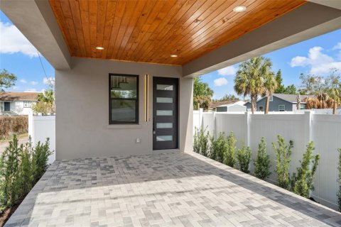 House in Tampa, Florida 2 bedrooms, 96.62 sq.m. № 1902331 - photo 4
