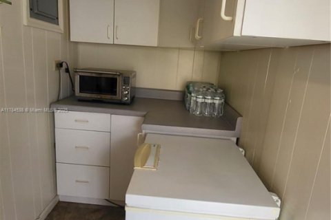 House in Hollywood, Florida 3 bedrooms, 126.72 sq.m. № 2013707 - photo 13