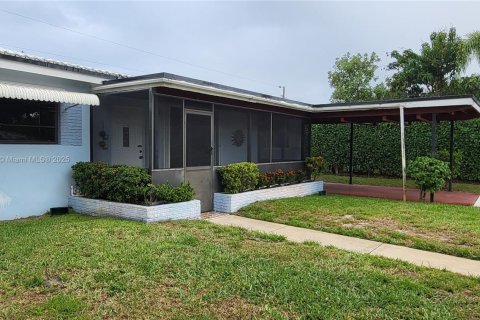 House in Hollywood, Florida 3 bedrooms, 126.72 sq.m. № 2013707 - photo 4