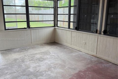 House in Hollywood, Florida 3 bedrooms, 126.72 sq.m. № 2013707 - photo 30