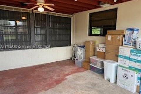 House in Hollywood, Florida 3 bedrooms, 126.72 sq.m. № 2013707 - photo 29