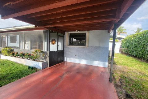 House in Hollywood, Florida 3 bedrooms, 126.72 sq.m. № 2013707 - photo 3