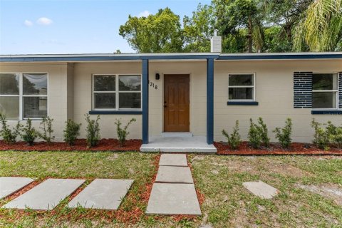 House in Sanford, Florida 5 bedrooms, 153.94 sq.m. № 2121925
