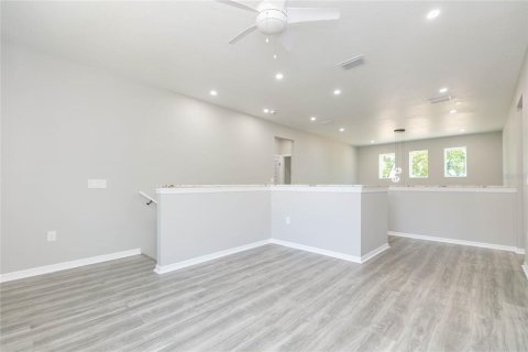 House in Dade City, Florida 5 bedrooms, 245.45 sq.m. № 2119238 - photo 24