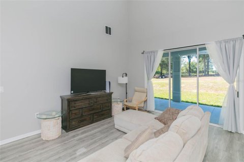 House in Dade City, Florida 5 bedrooms, 245.45 sq.m. № 2119238 - photo 15