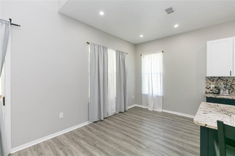 House in Dade City, Florida 5 bedrooms, 245.45 sq.m. № 2119238 - photo 17