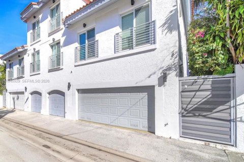 Купить таунхаус в Майами-Бич, Флорида 3 спальни, 117.99м2, № 1998056 - фото 21