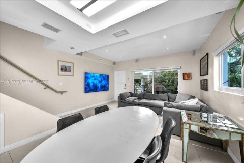 Купить таунхаус в Майами-Бич, Флорида 3 спальни, 117.99м2, № 1998056 - фото 5