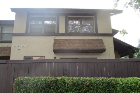 Adosado en venta en Pembroke Pines, Florida, 3 dormitorios, 151.24 m2 № 1993825 - foto 1