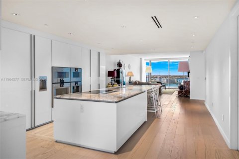 Condominio en alquiler en Bal Harbour, Florida, 3 dormitorios, 320.51 m2 № 2081099 - foto 17