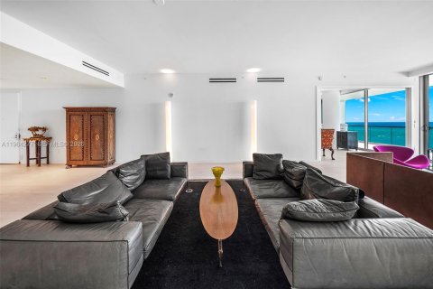Condominio en alquiler en Bal Harbour, Florida, 3 dormitorios, 320.51 m2 № 2081099 - foto 11