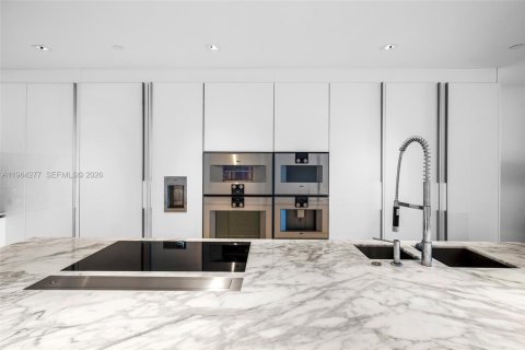 Condominio en alquiler en Bal Harbour, Florida, 3 dormitorios, 320.51 m2 № 2081099 - foto 15